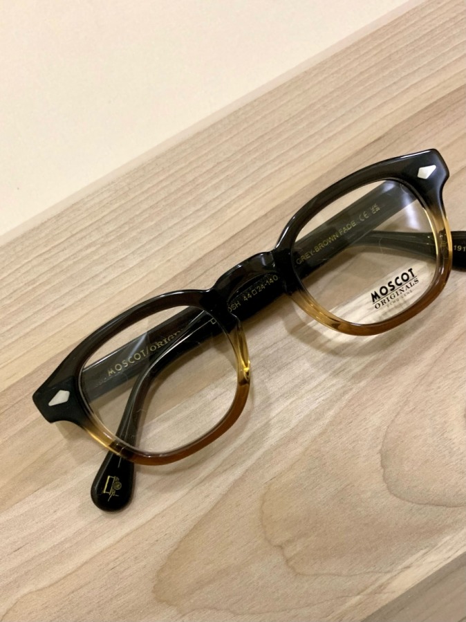 【MOSCOT】新色”grey-brown fade”入荷しています！