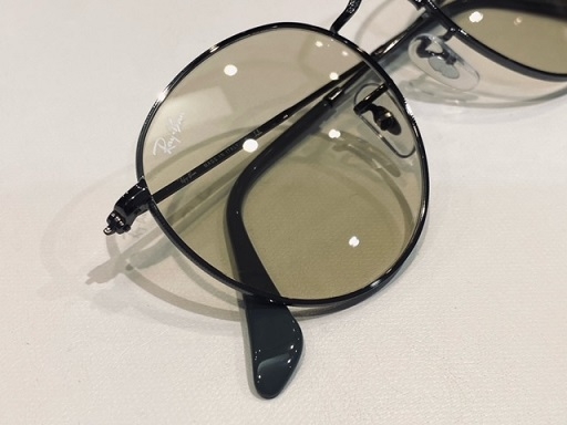 RayBanから【RB3447】調光レンズモデルご紹介いたします！！