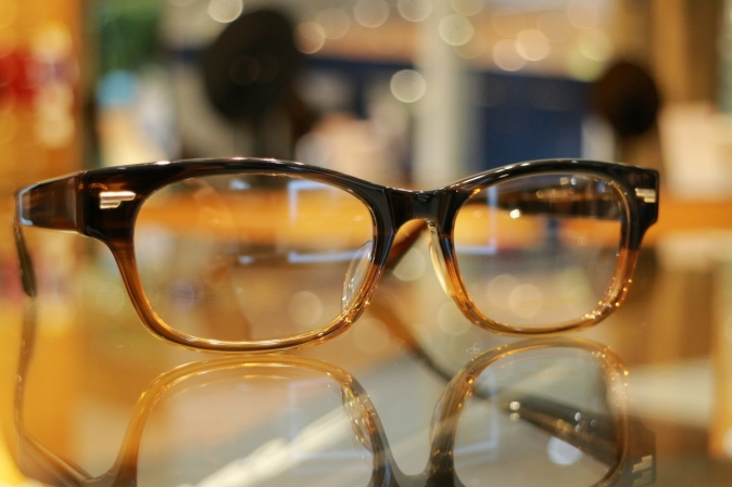 OLIVER PEOPLES