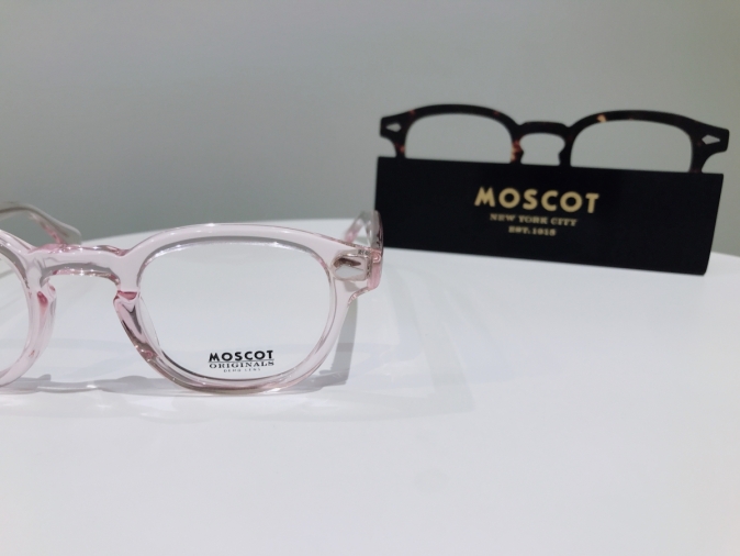 女性におすすめ！MOSCOT(モスコット) LEMTOSHのクリアカラーフレーム紹介