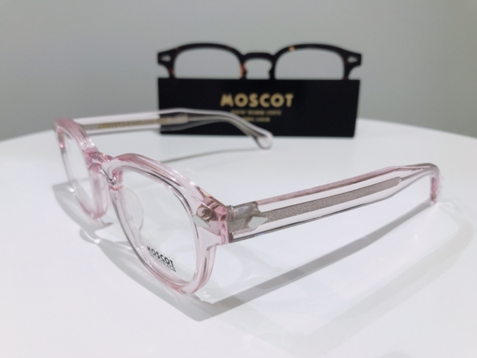 女性におすすめ！MOSCOT(モスコット) LEMTOSHのクリアカラーフレーム紹介